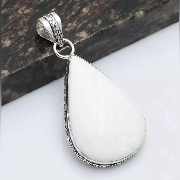 SCOLECITE PENDANT - Picture 3 of 3